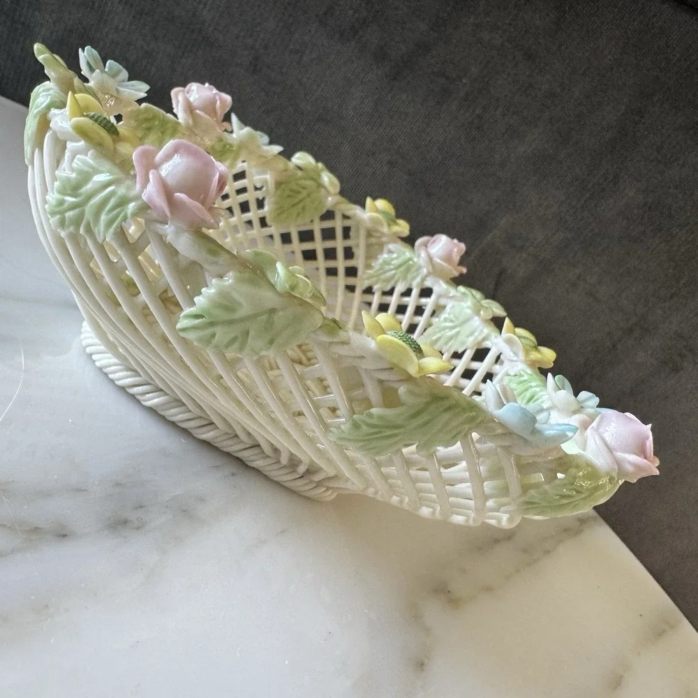 BELLEEK ROSE OF TRALEE WOVEN PORCELAIN HEART BASKET